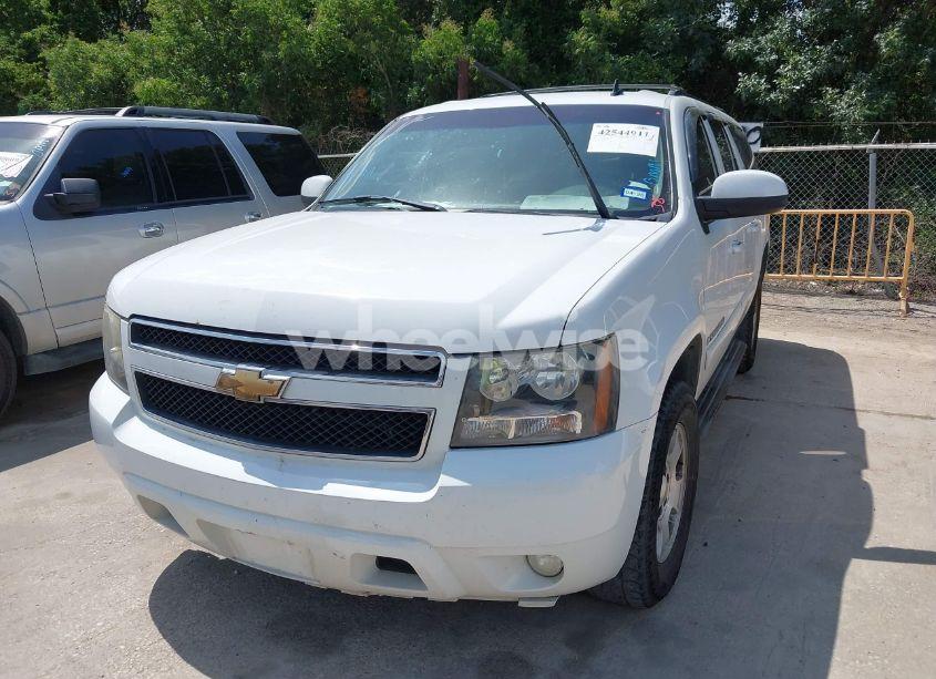 Photo 2 of 2007 Chevrolet Suburban 1500 LT (VIN 3GNFC16027G282217)