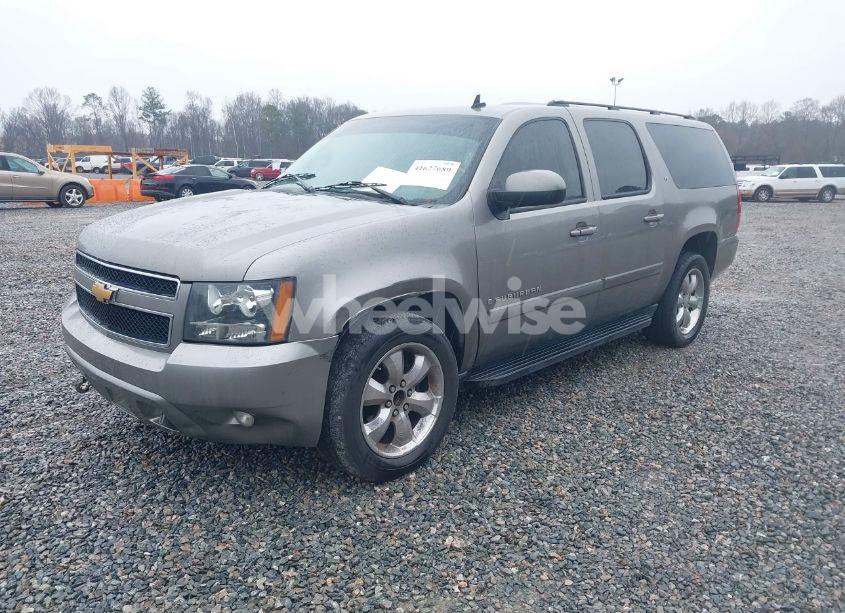 Photo 2 of 2008 Chevrolet Suburban 1500 LT (VIN 3GNFC16028G162063)