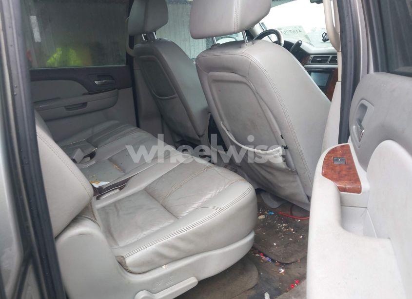 Photo 8 of 2008 Chevrolet Suburban 1500 LT (VIN 3GNFC16028G162063)