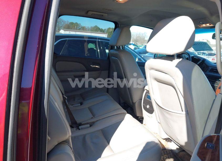 Photo 8 of 2007 Chevrolet Suburban 1500 LT (VIN 3GNFC16037G125473)