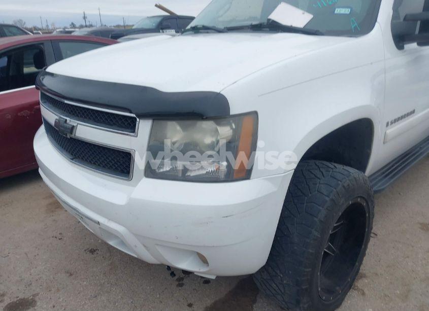 Photo 6 of 2008 Chevrolet Suburban 1500 LT (VIN 3GNFC16048G187823)