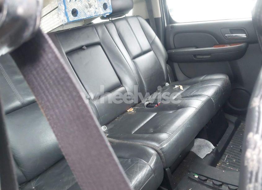 Photo 8 of 2008 Chevrolet Suburban 1500 LT (VIN 3GNFC16048G187823)