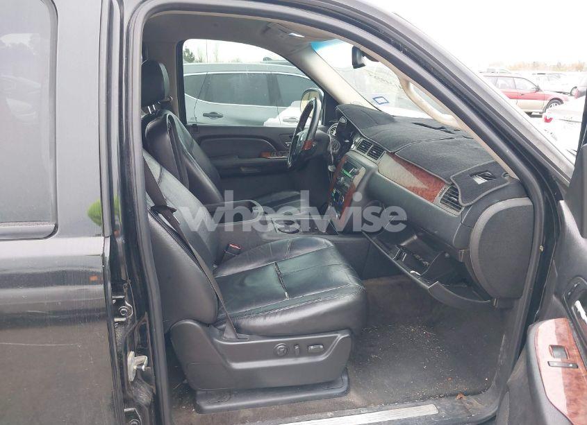 Photo 5 of 2008 Chevrolet Suburban 1500 LT (VIN 3GNFC16048G283550)