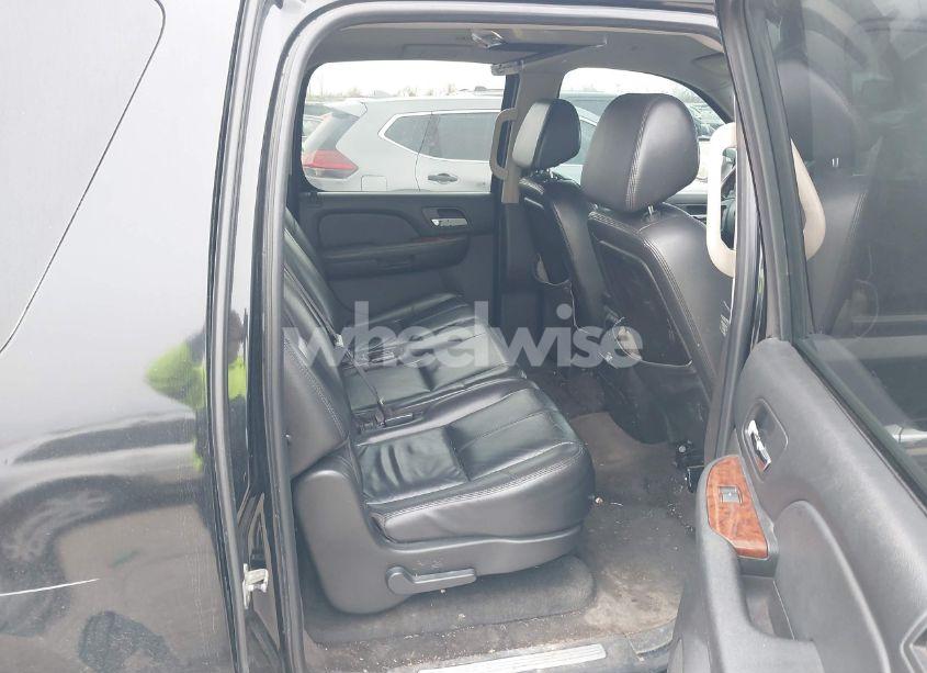 Photo 8 of 2008 Chevrolet Suburban 1500 LT (VIN 3GNFC16048G283550)