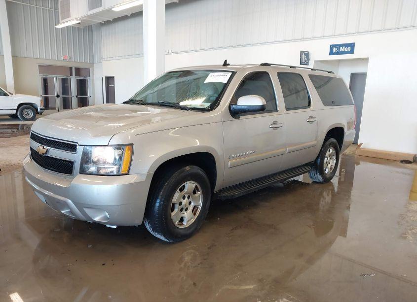 Photo 2 of 2007 Chevrolet Suburban 1500 LT (VIN 3GNFC16057G171533)