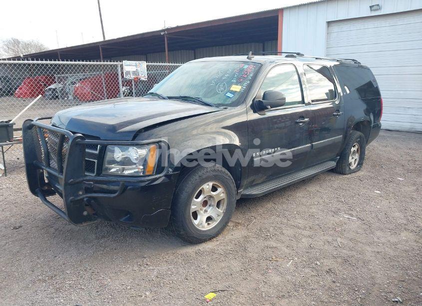 Photo 2 of 2007 Chevrolet Suburban 1500 LT (VIN 3GNFC16057G196996)
