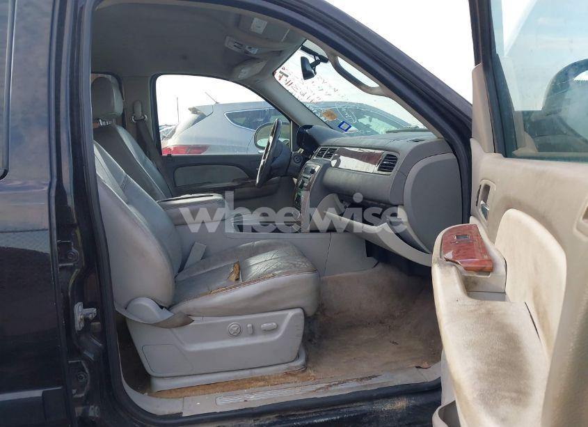 Photo 5 of 2007 Chevrolet Suburban 1500 LT (VIN 3GNFC16057G196996)