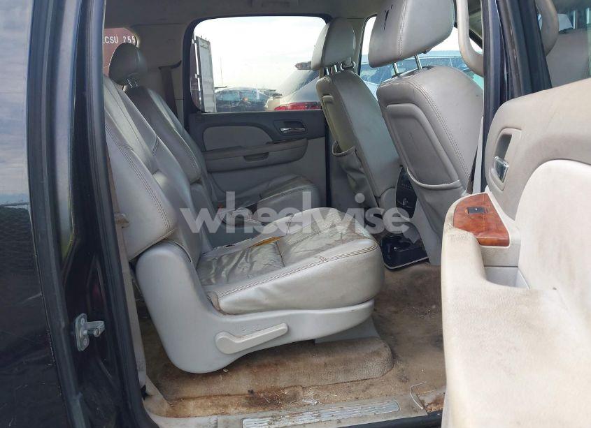 Photo 8 of 2007 Chevrolet Suburban 1500 LT (VIN 3GNFC16057G196996)