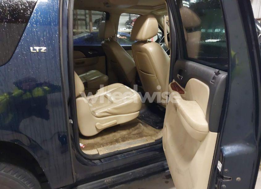 Photo 8 of 2007 Chevrolet Suburban 1500 LTZ (VIN 3GNFC16057G210492)