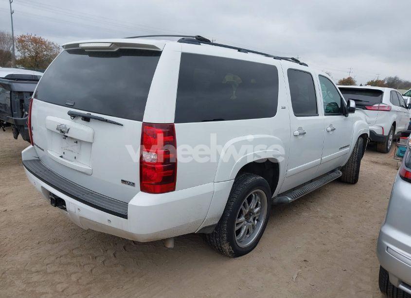 Photo 4 of 2007 Chevrolet Suburban 1500 LT (VIN 3GNFC16057G259028)