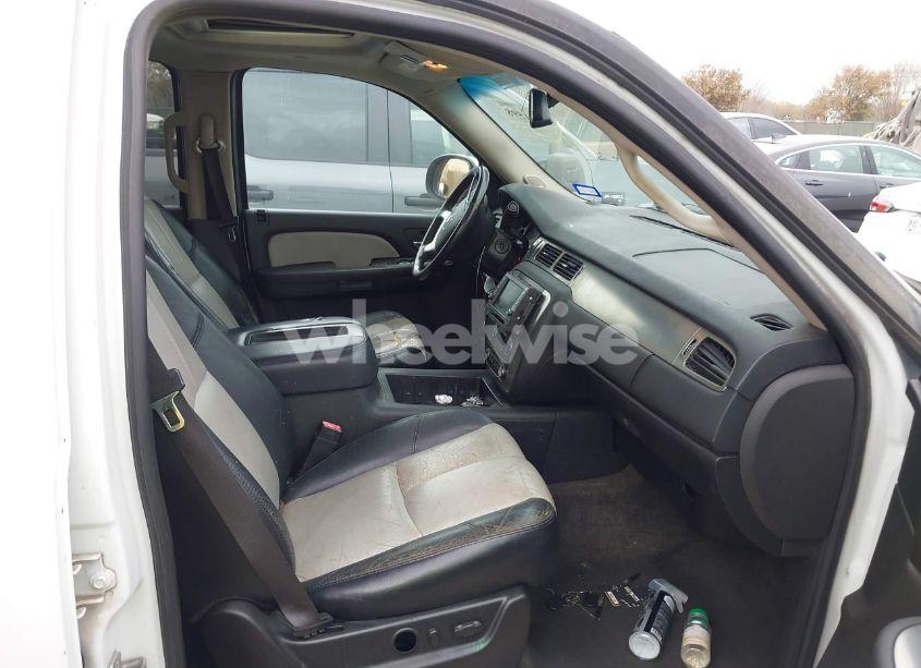 Photo 5 of 2007 Chevrolet Suburban 1500 LT (VIN 3GNFC16057G259028)