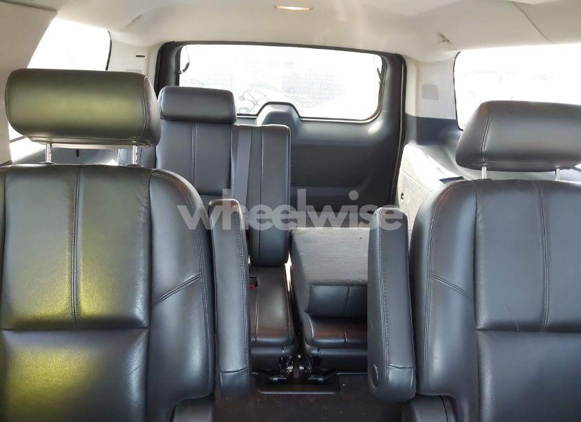 Photo 12 of 2008 Chevrolet Suburban 1500 LT (VIN 3GNFC16058G131809)