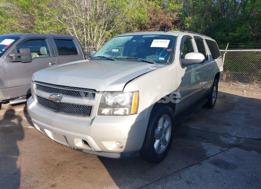 Photo 2 of 2008 Chevrolet Suburban 1500 LT (VIN 3GNFC16058G131809)