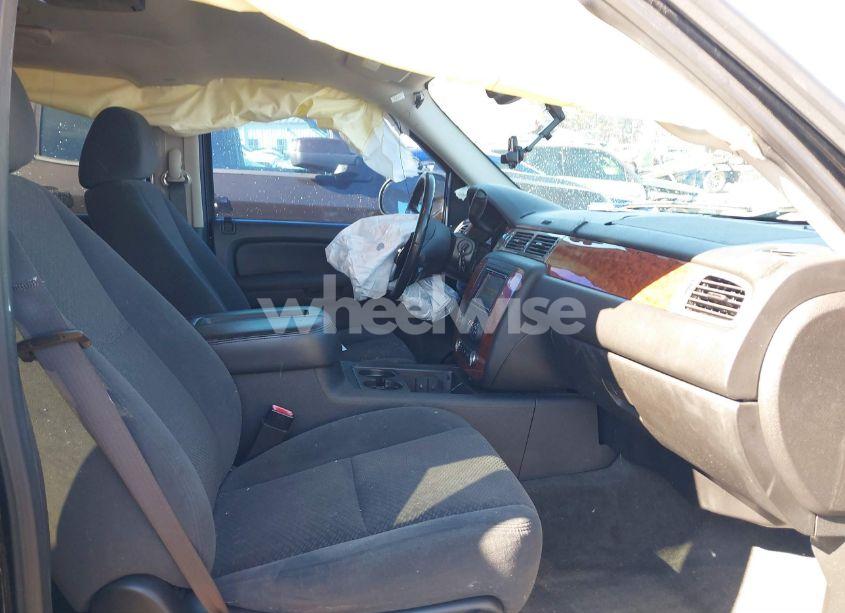 Photo 5 of 2008 Chevrolet Suburban 1500 LT (VIN 3GNFC16058G192836)