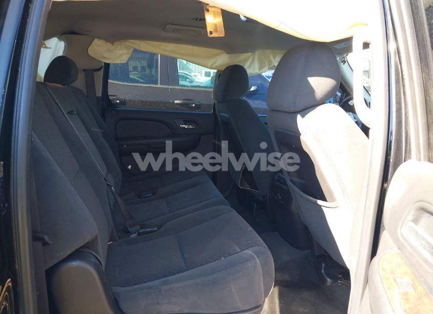 Photo 8 of 2008 Chevrolet Suburban 1500 LT (VIN 3GNFC16058G192836)