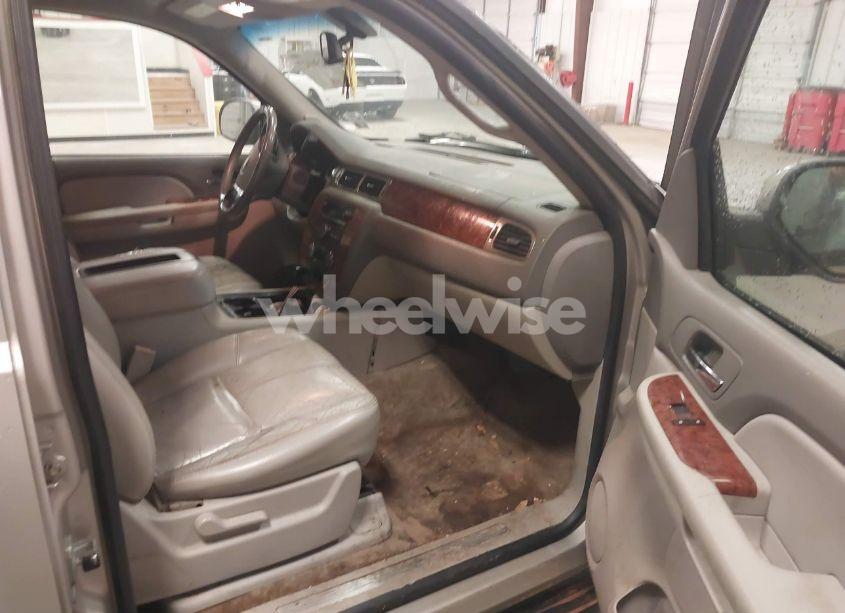 Photo 5 of 2007 Chevrolet Suburban 1500 LT (VIN 3GNFC16067G139545)