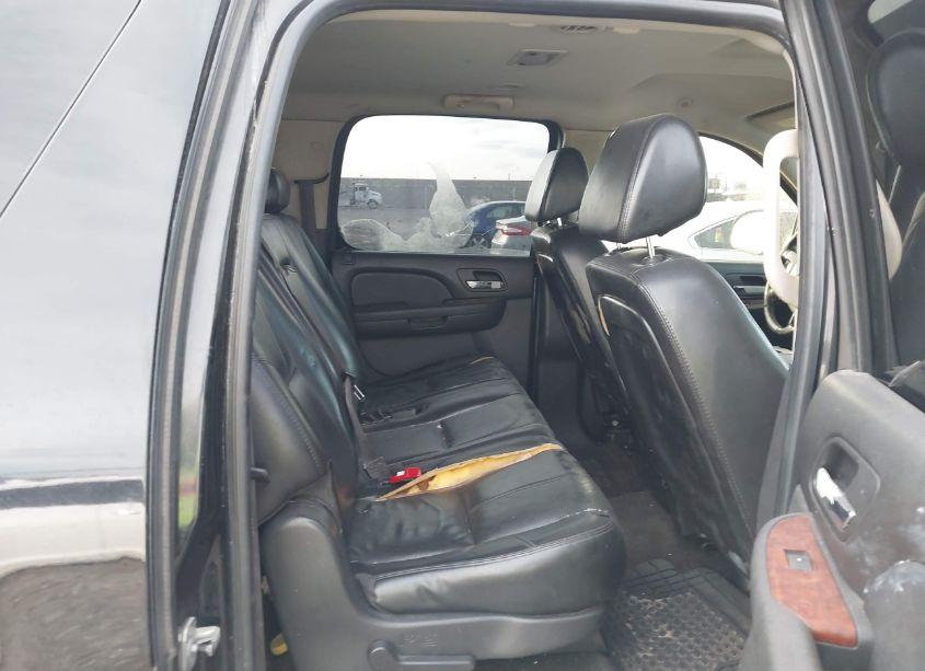 Photo 8 of 2007 Chevrolet Suburban 1500 LT (VIN 3GNFC16067G165000)