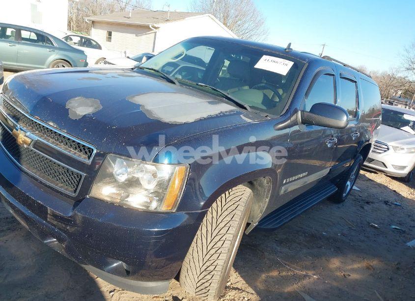 Photo 2 of 2007 Chevrolet Suburban 1500 LT (VIN 3GNFC16067G197963)