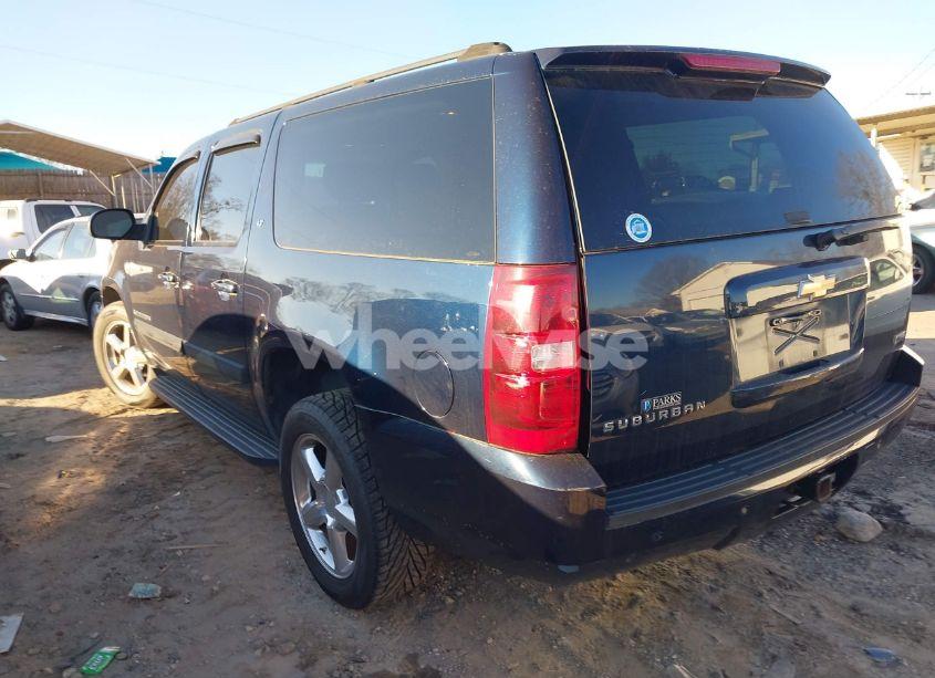 Photo 3 of 2007 Chevrolet Suburban 1500 LT (VIN 3GNFC16067G197963)