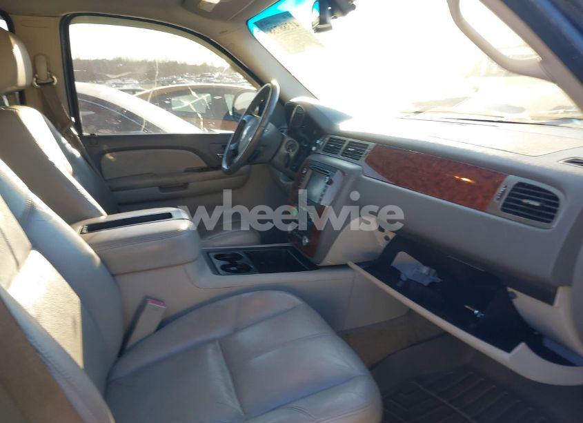 Photo 5 of 2007 Chevrolet Suburban 1500 LT (VIN 3GNFC16067G197963)