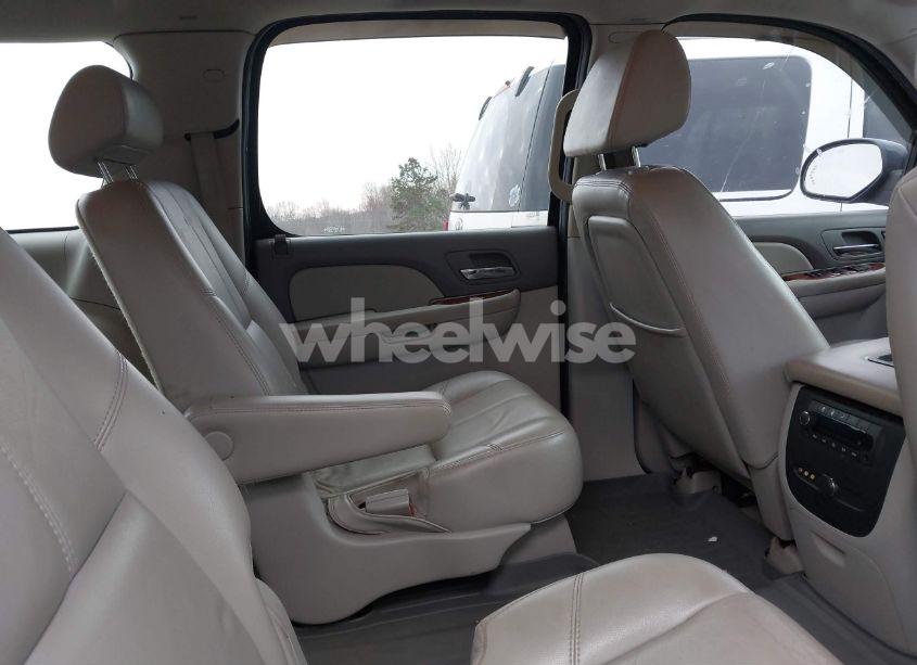 Photo 8 of 2007 Chevrolet Suburban 1500 LT (VIN 3GNFC16067G197963)