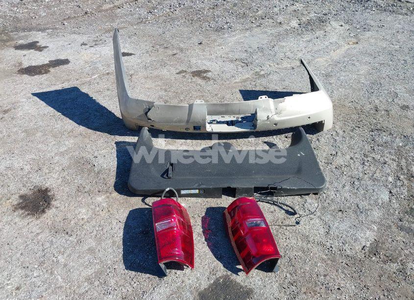 Photo 12 of 2007 Chevrolet Suburban 1500 LT (VIN 3GNFC16067G229701)