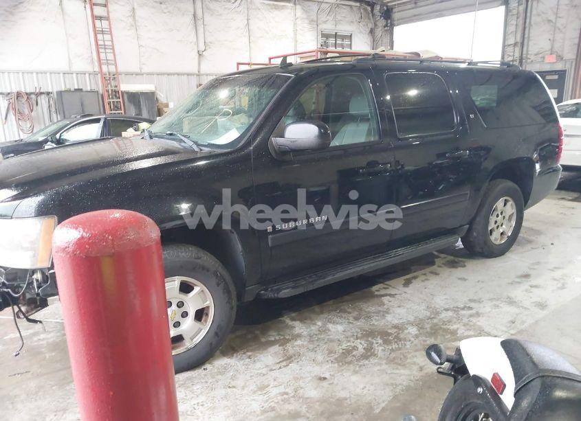 Photo 2 of 2007 Chevrolet Suburban 1500 LT (VIN 3GNFC16067G318779)