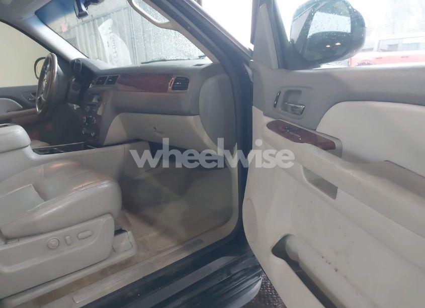 Photo 5 of 2007 Chevrolet Suburban 1500 LT (VIN 3GNFC16067G318779)