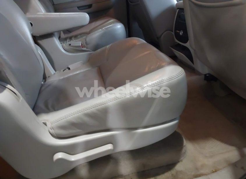 Photo 8 of 2007 Chevrolet Suburban 1500 LT (VIN 3GNFC16067G318779)