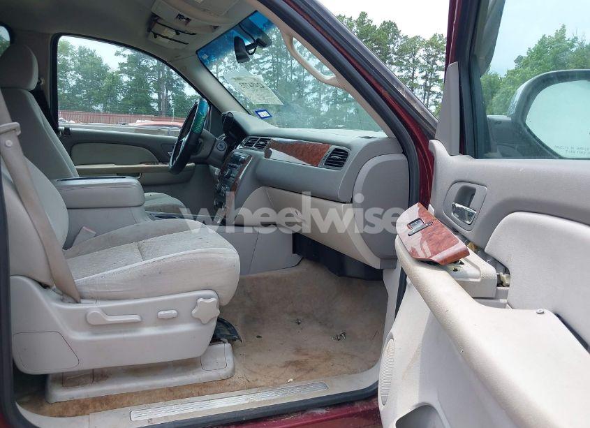 Photo 5 of 2008 Chevrolet Suburban 1500 LT (VIN 3GNFC16068G126232)