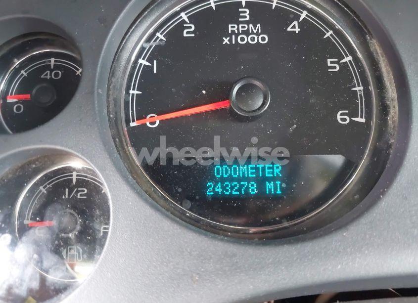 Photo 7 of 2008 Chevrolet Suburban 1500 LT (VIN 3GNFC16068G126232)