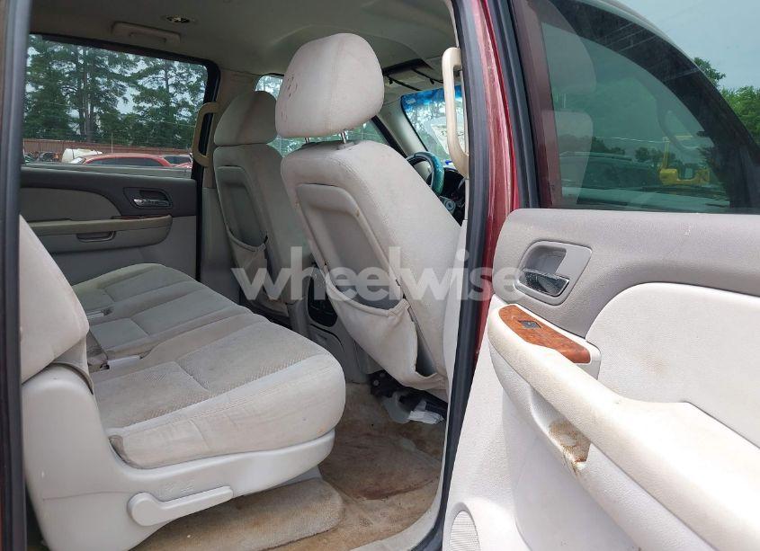 Photo 8 of 2008 Chevrolet Suburban 1500 LT (VIN 3GNFC16068G126232)