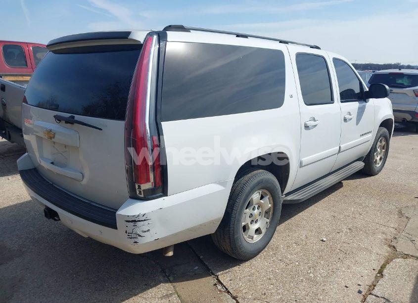 Photo 4 of 2007 Chevrolet Suburban 1500 LT (VIN 3GNFC16077G148495)