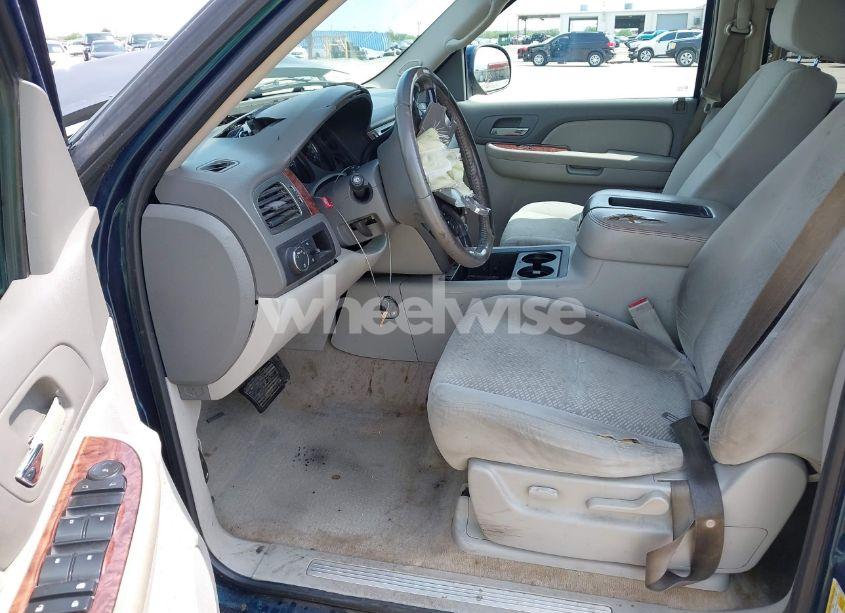 Photo 5 of 2007 Chevrolet Suburban 1500 LT (VIN 3GNFC16077G190746)