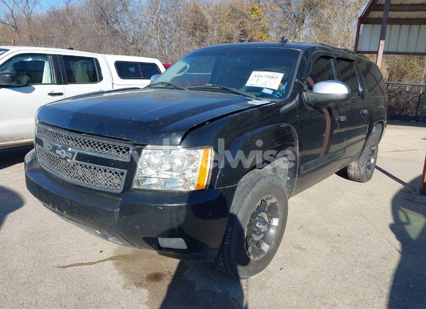 Photo 2 of 2007 Chevrolet Suburban 1500 LT (VIN 3GNFC16077G301103)