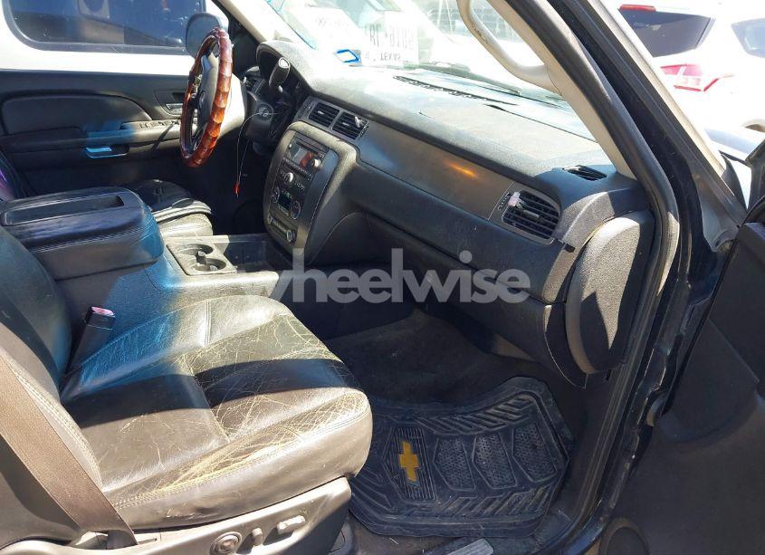 Photo 5 of 2007 Chevrolet Suburban 1500 LT (VIN 3GNFC16077G301103)