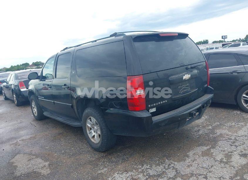 Photo 3 of 2008 Chevrolet Suburban 1500 LT (VIN 3GNFC16078G165475)