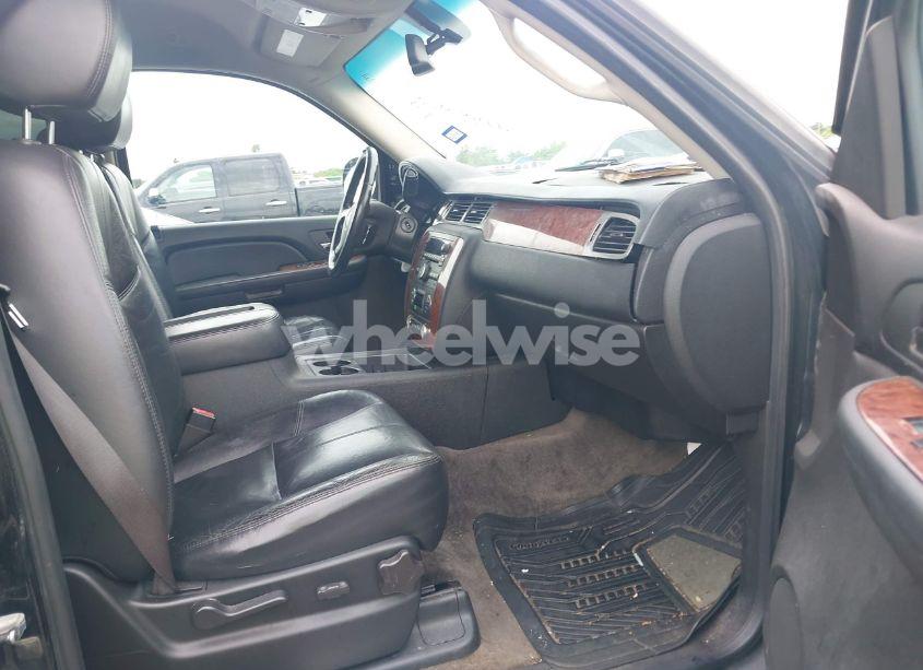 Photo 5 of 2008 Chevrolet Suburban 1500 LT (VIN 3GNFC16078G165475)