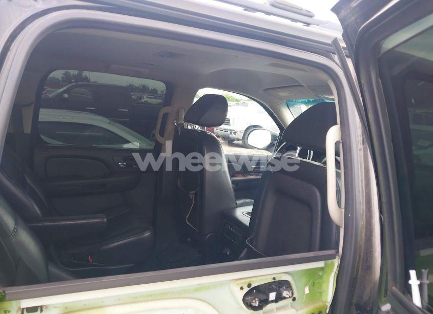 Photo 8 of 2008 Chevrolet Suburban 1500 LT (VIN 3GNFC16078G165475)