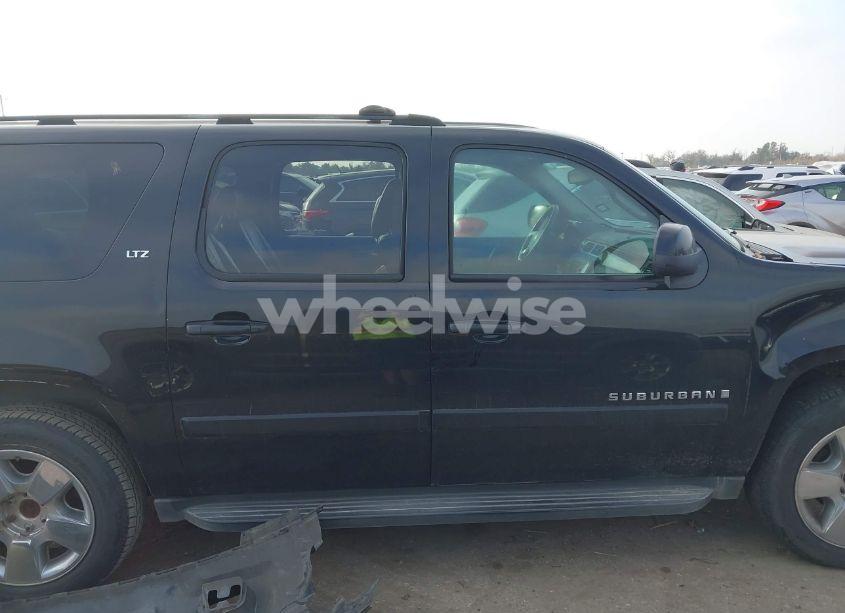 Photo 14 of 2007 Chevrolet Suburban 1500 LTZ (VIN 3GNFC16087G142978)