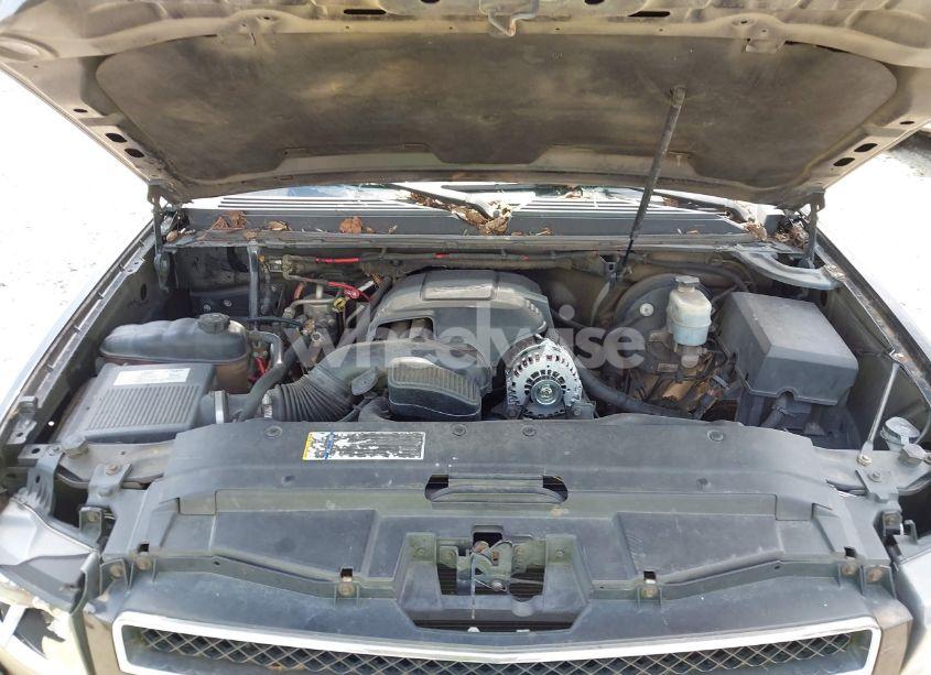 Photo 10 of 2008 Chevrolet Suburban 1500 LT (VIN 3GNFC16088G105205)