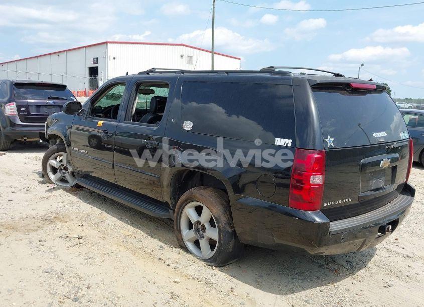 Photo 3 of 2008 Chevrolet Suburban 1500 LT (VIN 3GNFC16088G105205)