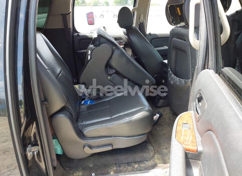 Photo 8 of 2008 Chevrolet Suburban 1500 LT (VIN 3GNFC16088G105205)