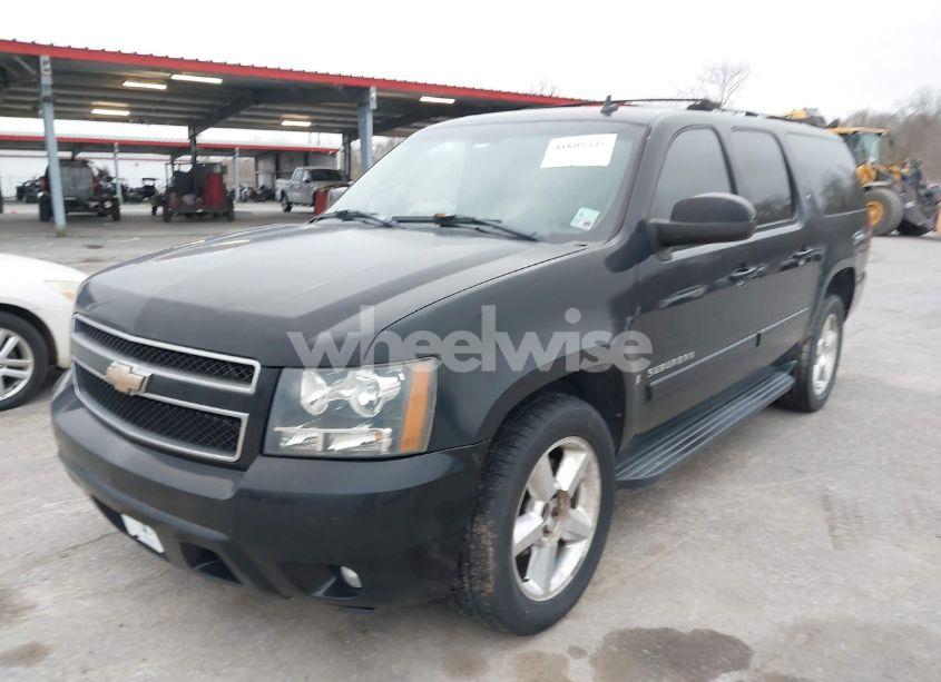 Photo 2 of 2007 Chevrolet Suburban 1500 LT (VIN 3GNFC16097G191395)