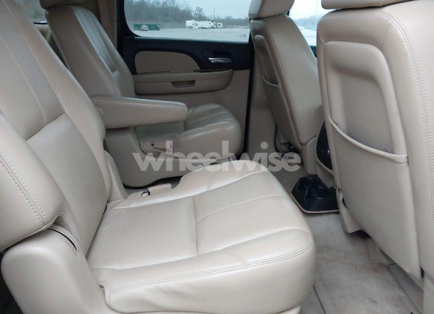 Photo 8 of 2007 Chevrolet Suburban 1500 LT (VIN 3GNFC16097G191395)