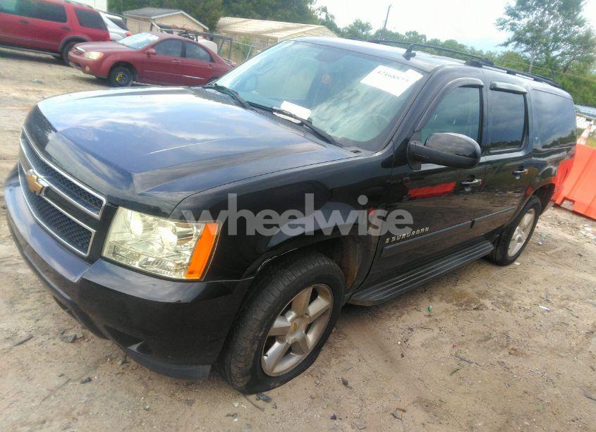 Photo 2 of 2007 Chevrolet Suburban 1500 LT (VIN 3GNFC16097G247674)
