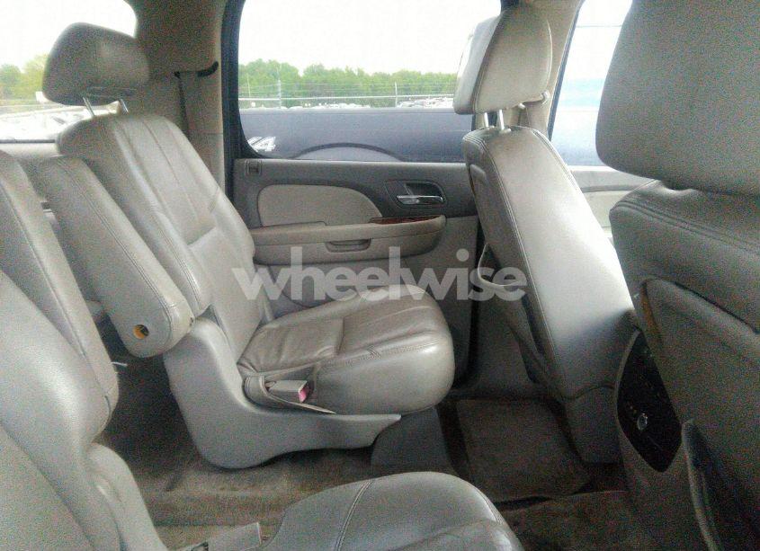 Photo 8 of 2007 Chevrolet Suburban 1500 LT (VIN 3GNFC16097G247674)