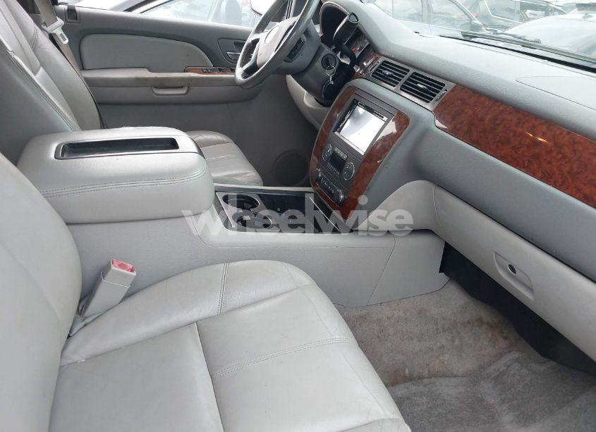 Photo 5 of 2008 Chevrolet Suburban 1500 LT (VIN 3GNFC16098G150346)