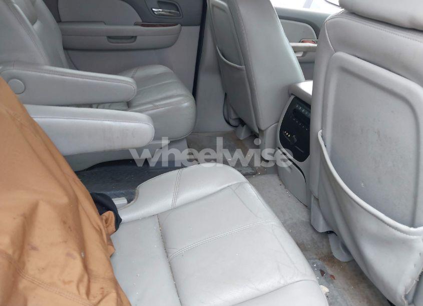 Photo 8 of 2008 Chevrolet Suburban 1500 LT (VIN 3GNFC16098G150346)