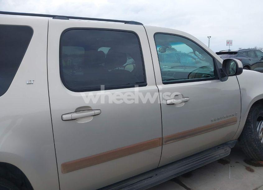 Photo 13 of 2007 Chevrolet Suburban 1500 LT (VIN 3GNFC160X7G270249)